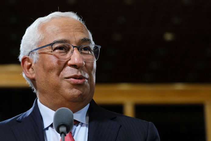 Premier Antonio Costa predikte na de absolute meerderheid van zijn partij bescheidenheid, verantwoordelijkheid en stabiliteit. “Een absolute meerderheid is geen absolute macht”, stelde de premier in zijn overwinningstoespraak.