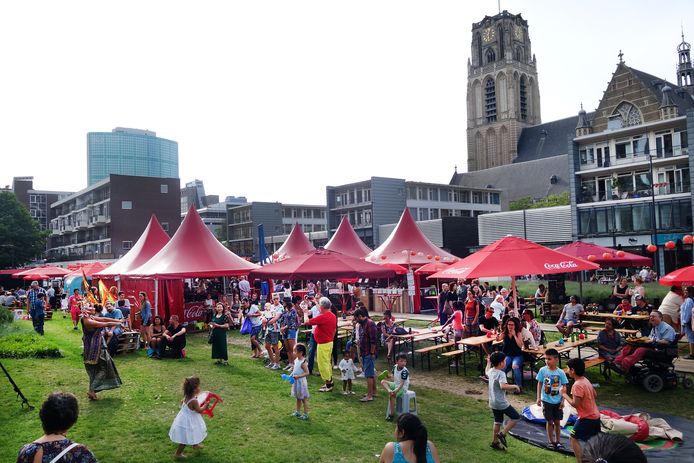 Het grasveldje naast de Markthal waar de RottaNova gebouwd gaat worden was in mei 2017 het decor voor stadsfestival Azië aan de Maas.