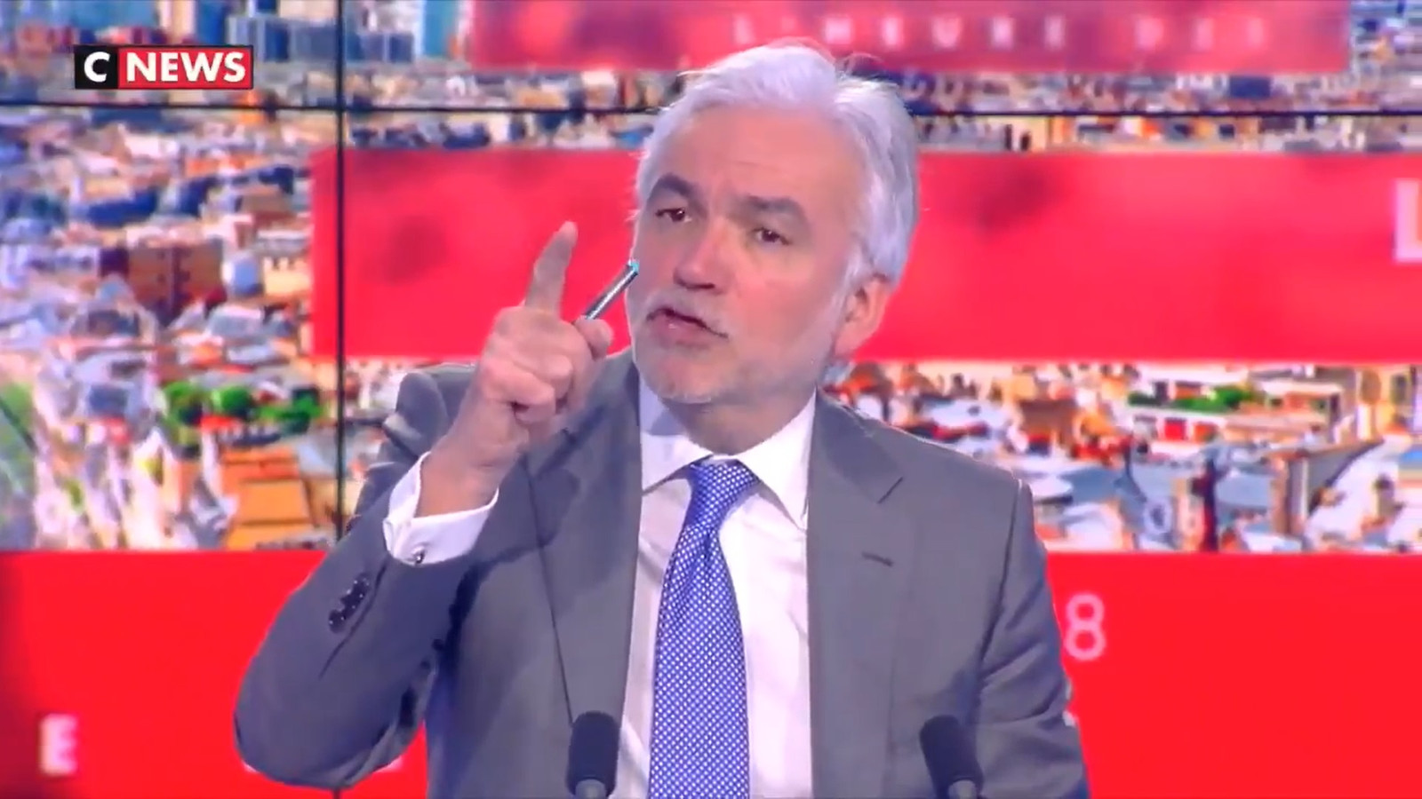 Pascal Praud Absent De Lheure Des Pros Pascal Praud s'en prend aux profs au sujet de la réouverture des écoles
