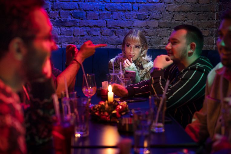 Eigenaar Lendi Mustafa (rechts) in bar Bubble. Beeld pauline Niks