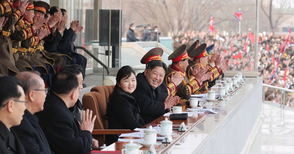 Kim Jong-un montre à nouveau sa jeune fille |  À l’étranger