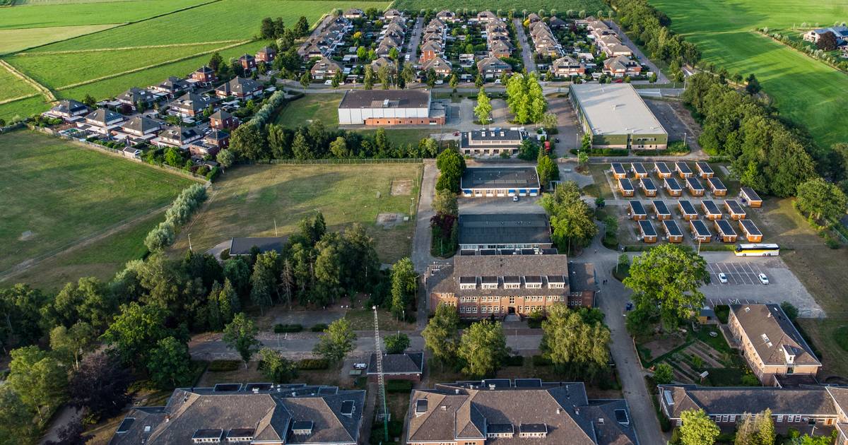 Schuiven met tijdelijke extra woningen op azc-terrein niet genoeg voor ...