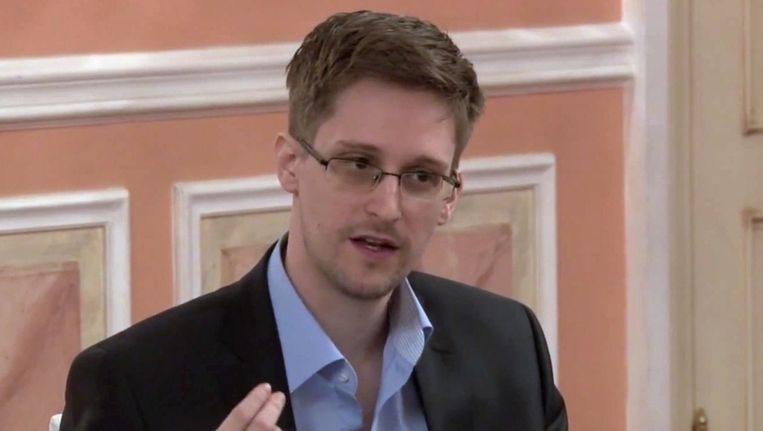 Edward Snowden tijdens een bijeenkomst in Moskou, afgelopen oktober. Beeld AP