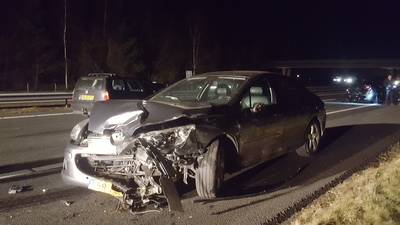 A73 bij Heumen uren dicht na ongeluk met vijf auto's