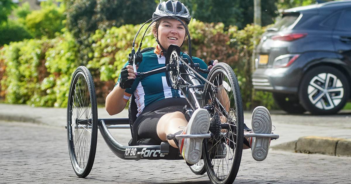 Zwaar ongeluk veranderde het leven van Noa in één klap, nu wil ze 20 kilometer bergop met de handbike.