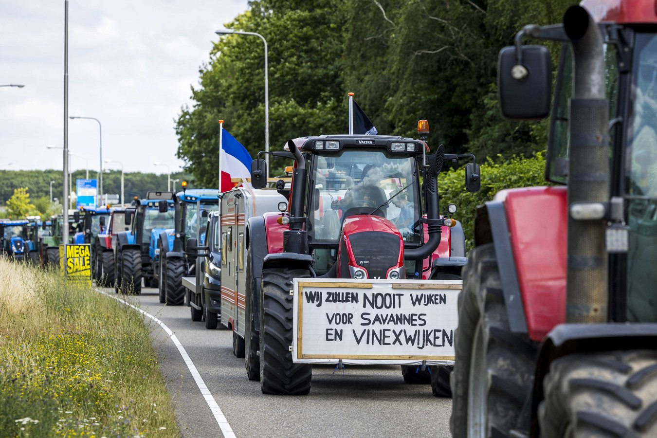 Boeren kondigen aan actie te voeren tijdens de Ronde van Spanje in Woudenberg.