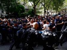 160.000 Fransen de straat op tegen coronabeleid, traangas ingezet bij rellen