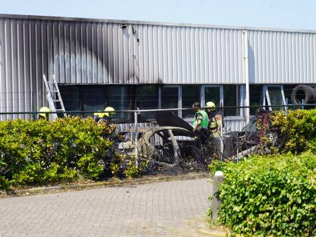Brand bij loods in Nijmegen: schade aan pand, auto en container