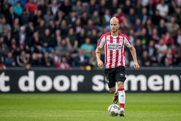 Jorrit Hendrix verwacht dat PSV dit seizoen nog enkele stappen voorwaarts gaat maken.