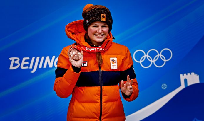 Kimberley Bos is superblij met haar bronzen medaille. In Ede wacht haar ook een huldiging.