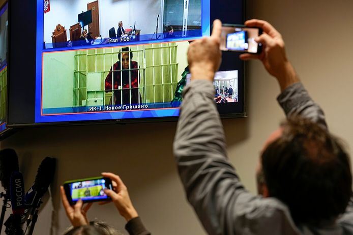 Brittney Griner via videoverbinding vanuit haar cel te zien in een Russische rechtszaal. Beeld van eind oktober.
