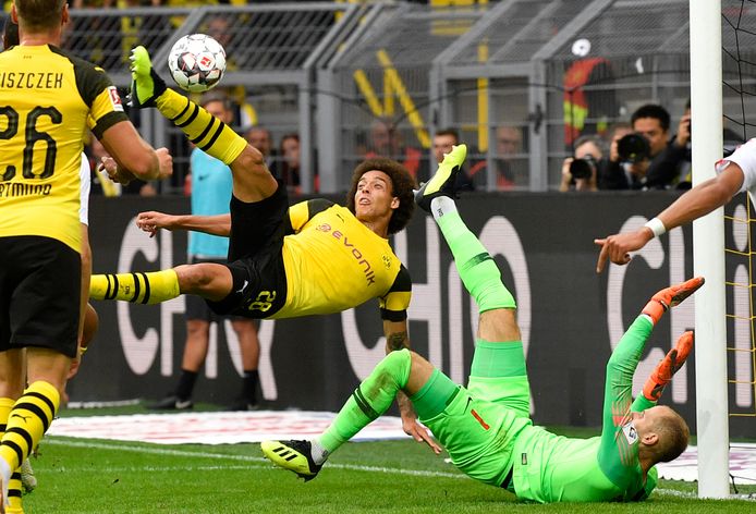 Axel Witsel met de spectaculaire 3-1 voor Borussia Dortmund.