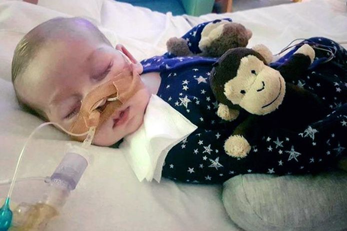 De artsen in Londen die de baby tot dusver hebben behandeld, geloven niet dat hij nog kan worden geholpen.