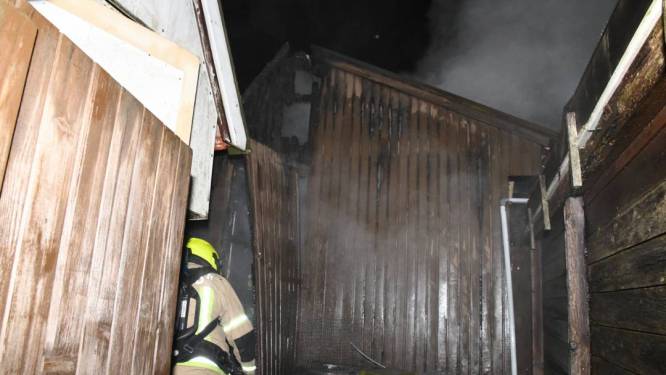 Brand verwoest houten schuur in Goes