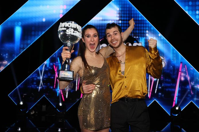 Nina Derwael en Simone wonnen in 2022 de voorlopig laatste editie van 'Dancing with the Stars'