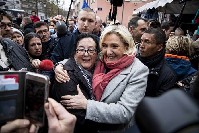 Marine Le Pen tijdens een campagnestop in Haguenau, een gemeente in de Franse Elzas.