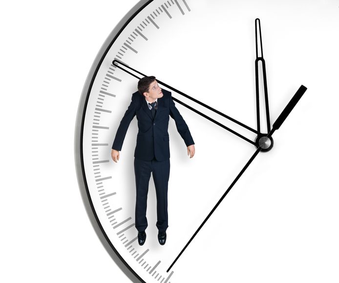 Wetenschappers zien het liefst dat Nederland overstapt op de Britse tijd (de Greenwich Mean Time, GMT). Daarbij zou het een uur vroeger zijn dan nu.