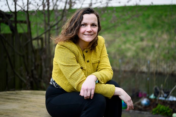 Politievrouw Margo Verbaarschot begrijpt volledig dat Extinction Rebellion zich tegen de subsidie keert voor de fossiele industrie.
