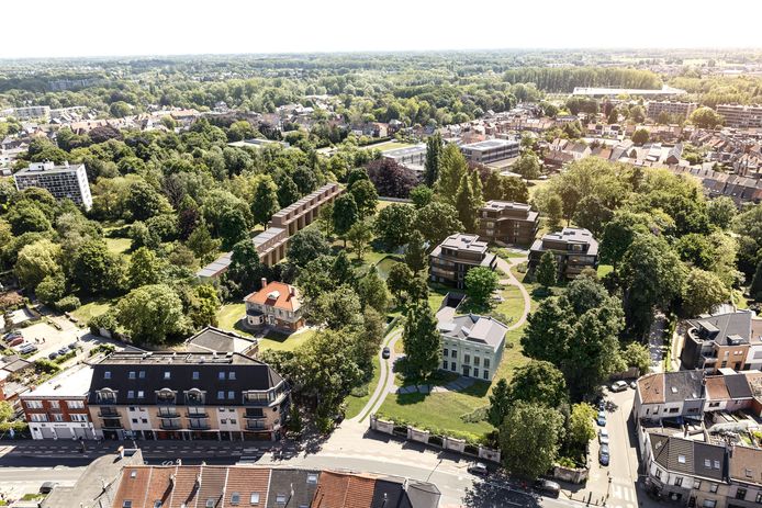 In de tuin van het Potuit-kasteel komen drie blokken met nieuwbouwappartementen en een rij sleutel-op-de-deurwoningen. De ‘moordvilla’ (met het oranje dak) is intussen gerestaureerd. In het neoclassicistische Potuit-kasteel (het witte gebouw) komen dan weer vijf luxe-appartementen