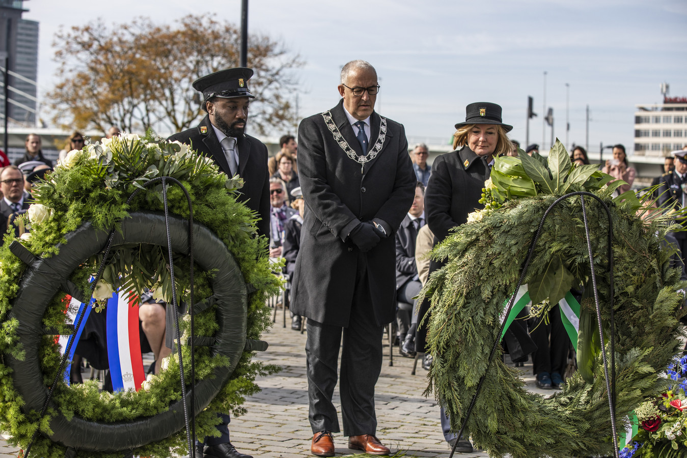 Dodenherdenking Rotterdam op deze plekken kun je vanavond herdenken