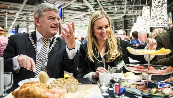luxe ontbijtje bij ikea met burgemeester van zanen utrecht ad nl