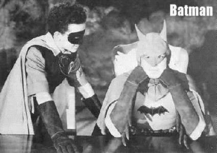 Lewis G Wilson (rechts), in de eerste ‘Batman’-reeks uit 1943.