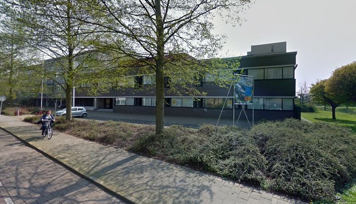 Het voormalig Belastingkantoor in Gorinchem staat voor de derde keer te koop.
