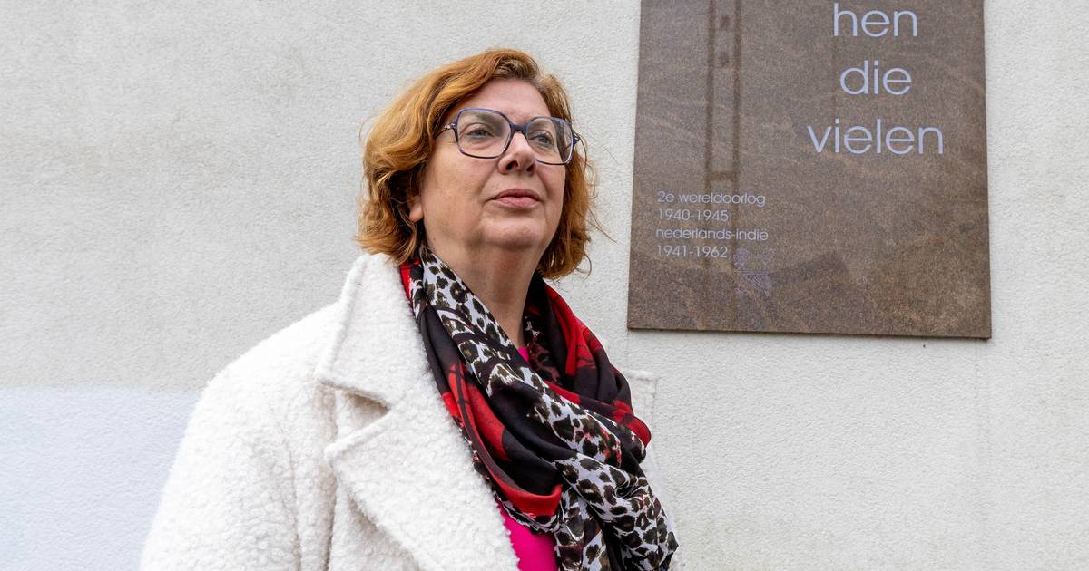 Annet van de Ree wil een betere plek voor gedenkplaat in Heinkenszand: ‘Nu loop je er zó voorbij’