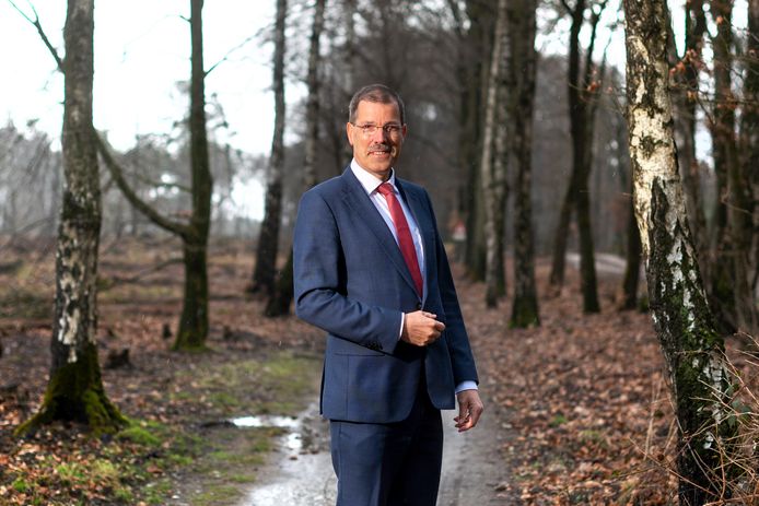 Gedeputeerde Peter van 't Hoog in gebied Planken Wambuis bij Ede.