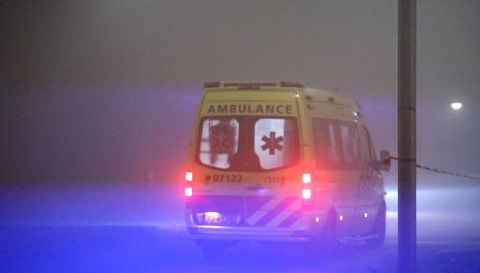 Een ambulance in de nacht. Beeld ter illustratie.