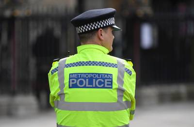 Twee politieagenten neergestoken door man met mes in hartje Londen