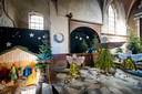 De oude kerk van Hingene is weer versierd, dit keer in K3-thema 'Waar zijn de engeltjes'