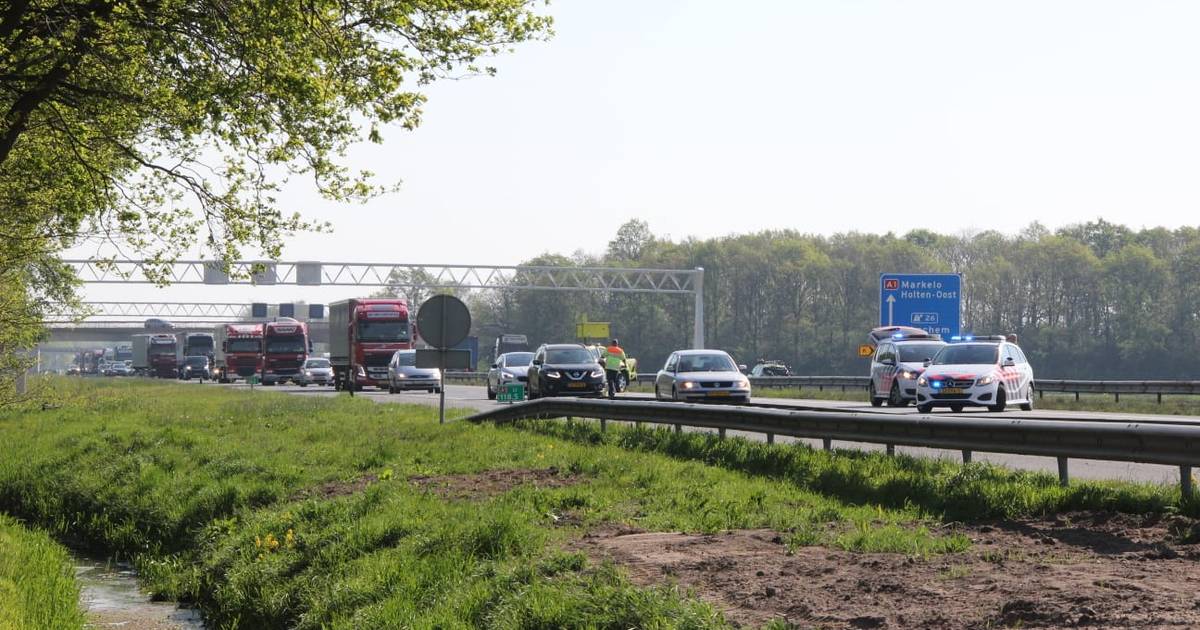 Kettingbotsing op A1 bij Holten: geen gewonden.