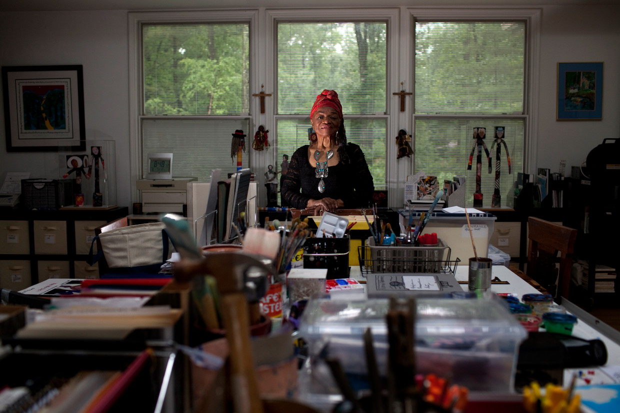 Faith Ringgold in haar huis in Englewood in 2013.  Beeld The Washington Post via Getty