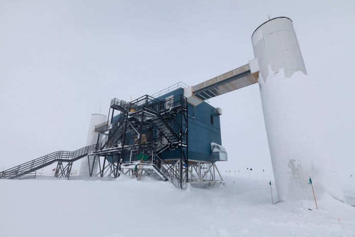 Het IceCube Neutrino Observatorium, een enorme telescoop die in de gletsjer van Antarctica is ingegraven, heeft waargenomen dat er in ons universum natuurlijke versnellers zijn.