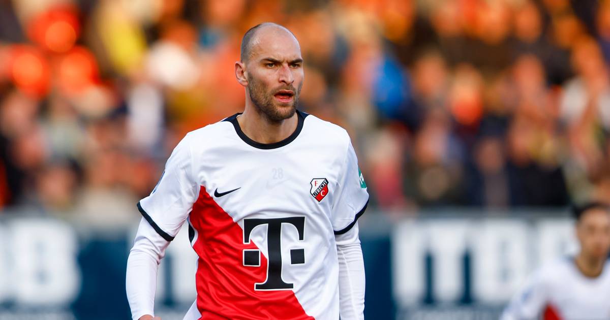 Bas Dost zit vanavond voor FC Emmen voor de tv, maar heeft met FC ...