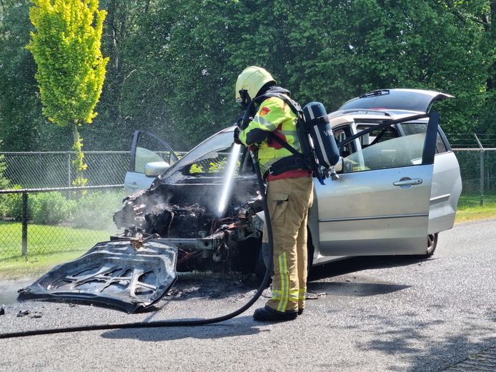 Auto brandt uit in Nunspeet