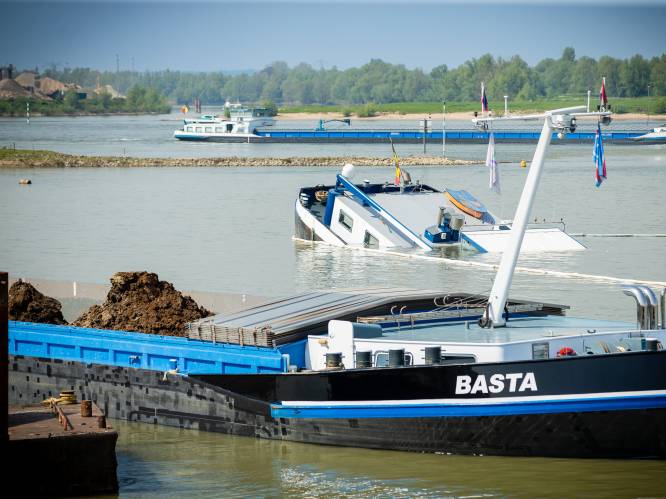 Belgisch schip breekt in tweeën en zinkt bij laden van zand in Nederland 
