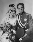 Prins Leopold III en zijn eerste vrouw Astrid van Zweden op hun huwelijksdag. In 1935 overleed Astrid op tragische wijze in een verkeersongeval.