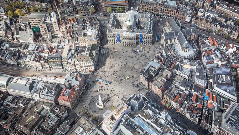 Ollongren gaat onderzoek doen naar helikoptertoerisme | Het Parool