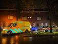 Politie en ambulance in de Agnietenstraat in Arnhem in de nacht van 16 november 2022