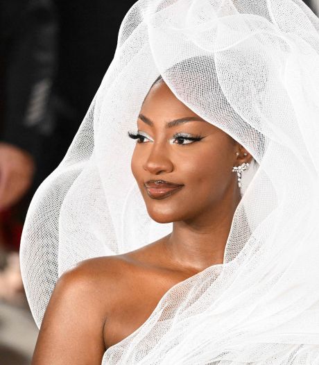 Pourquoi la tenue extravagante de la chanteuse Tems a fait parler d'elle aux Oscars