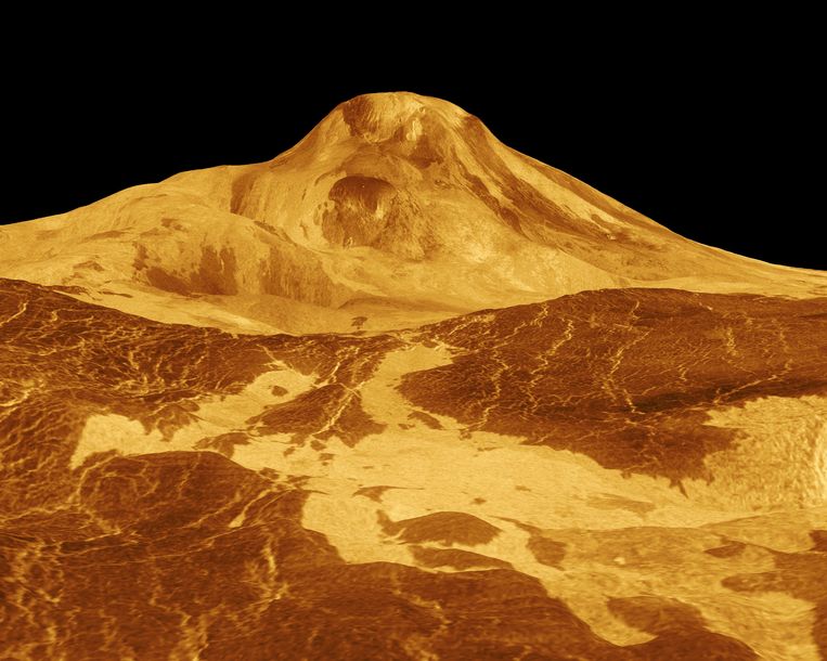 Discover an active volcano on Venus