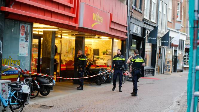 Politie zoekt getuigen van gewapende overval op Wibra in Dordrecht: ‘Ze gingen er met geld vandoor’