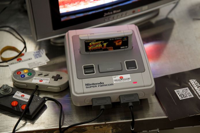 De Nintendo Super Famicom die in Europa verkocht werd als Super NES of SNES.