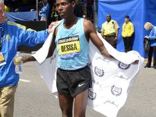 Le vainqueur du marathon de Boston offre sa médaille et "reviendra"