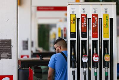 Diminution des prix à la pompe en France: les stations-services belges craignent la concurrence