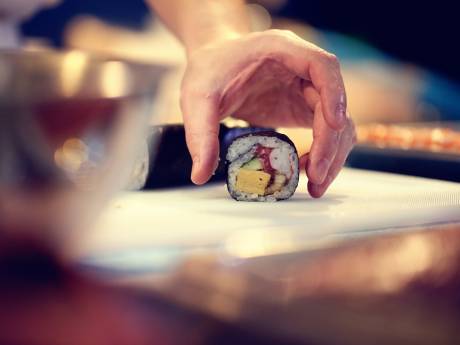 Broer en zus openen sushirestaurant in Bergse Stationsstraat: eerst bezorgen, later ook zitplaatsen