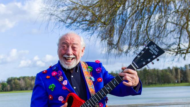 
De peesjes beginnen tegen te wringen, maar Urbanus (73) kan het niet laten: ‘De drang om de mensen live te laten lachen zat serieus onder mijn hart te drukken’ 