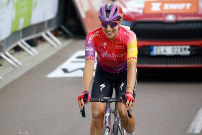 KOERS KORT. Reusser, winnares van gravelrit, stapt uit Tour met hersenschudding - Geen Kwiatkowski in Ronde van Polen